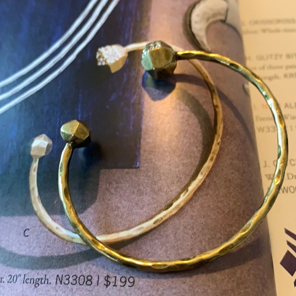 Silpada On The Dot Cuff Swarovski Crystals Brass 2 1/4” Bracelet KRB0079 - Picture 2 of 5